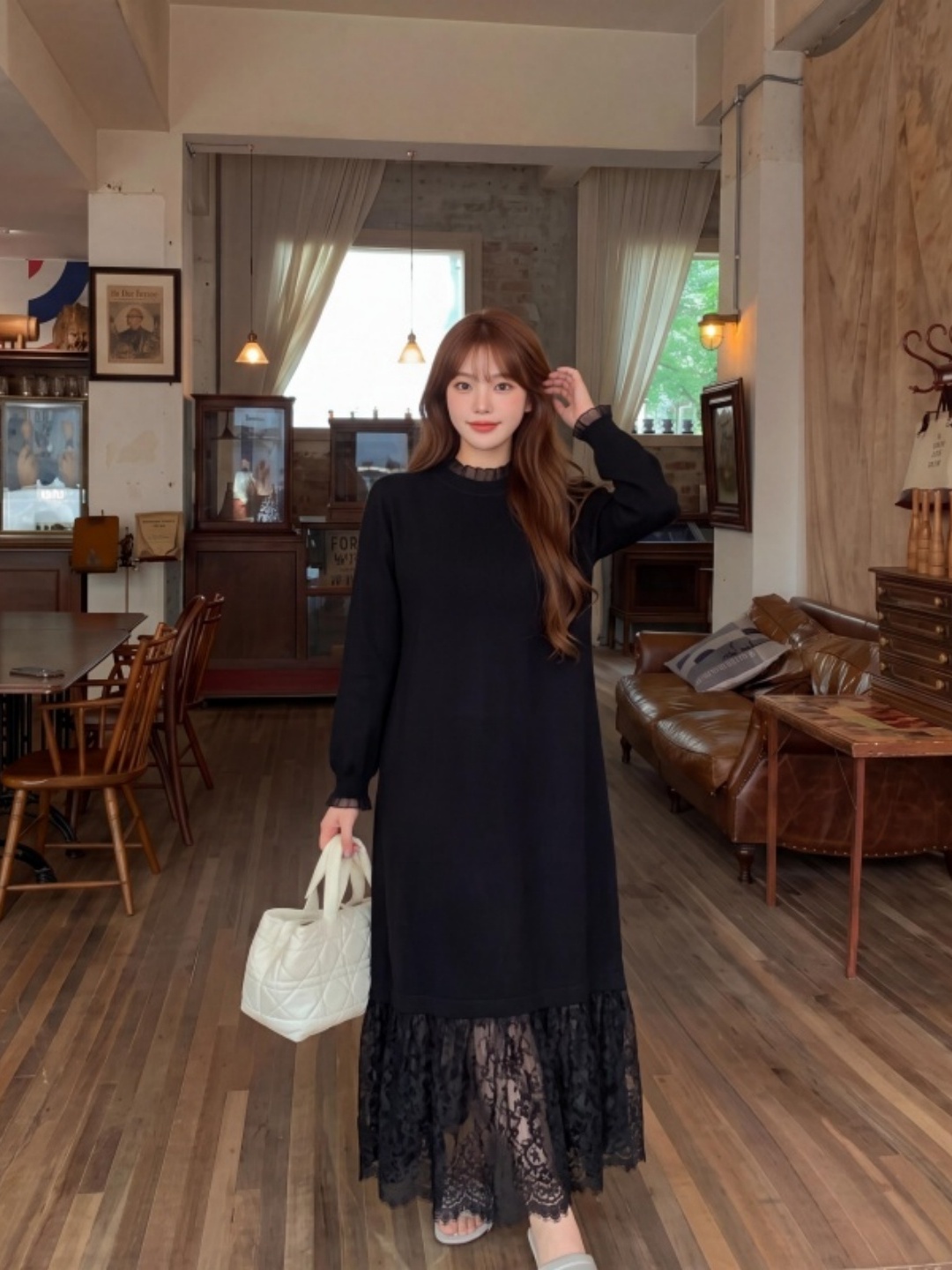 Women Fashion Over The Years - Gaun rajut dengan hiasan renda di