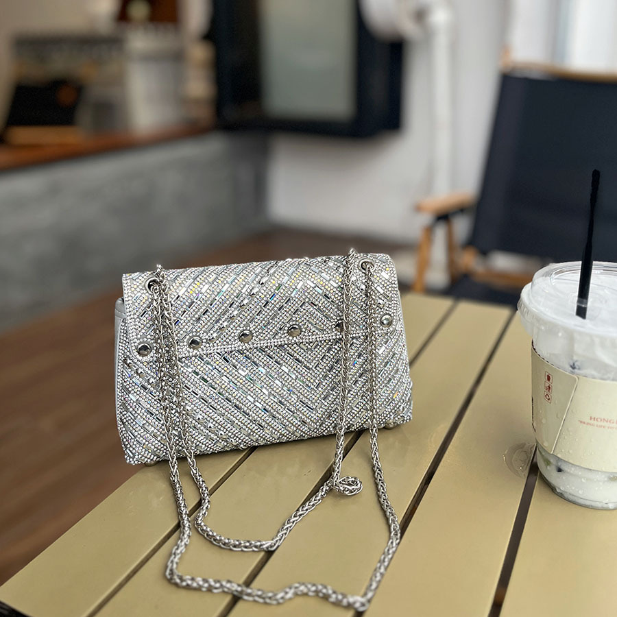 Tas clutch berhiaskan berlian  - Women Fashion Dress Names ulasan dan harga